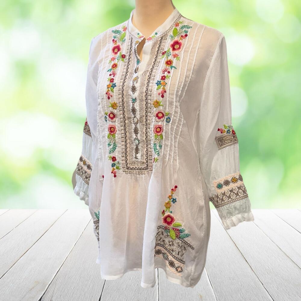 Vintage Y2K JOHNNY WAS Embroidered Peasant Blouse Pintuck Floral Greek Key Sz XS